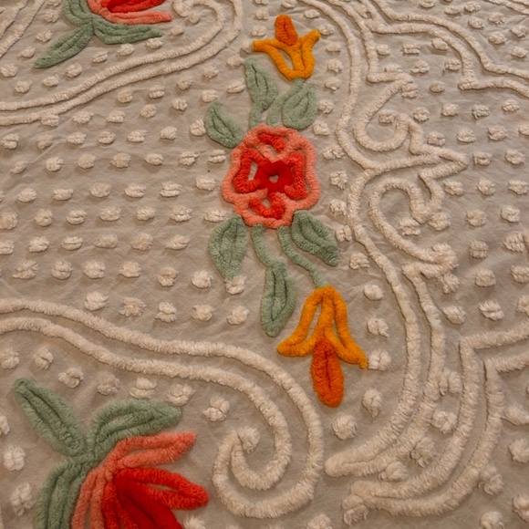 Vintage Chenille Bedspread * Fluffy Bright White Scrolls Puffs Flowers & Vines * - Picture 5 of 11